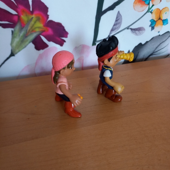 Disney Junior Jake And The Neverland Pirates Figure set Izzy Jr Cake Toppers 3" - Picture 10 of 11